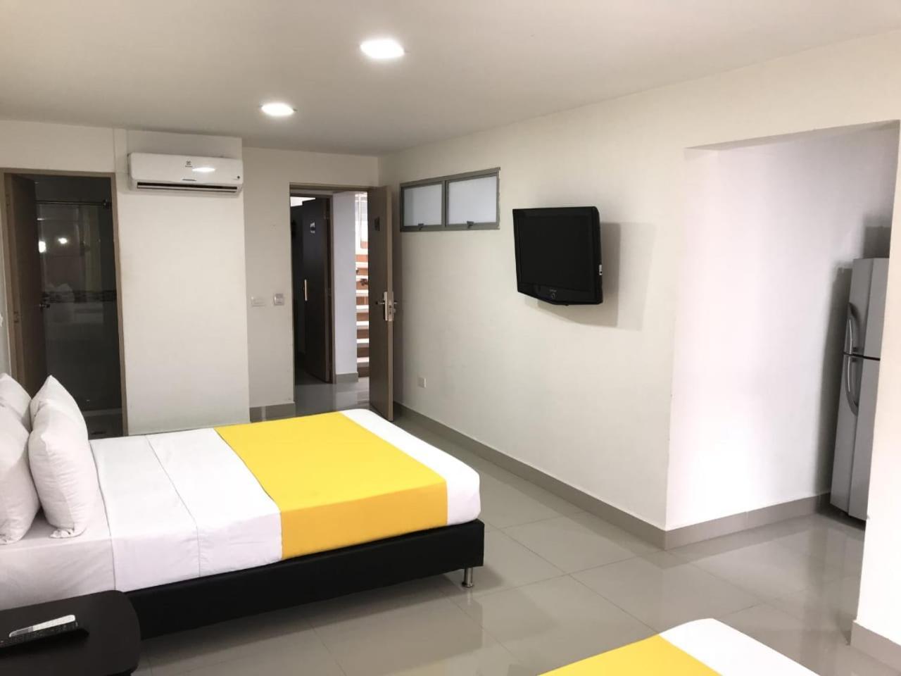 Apartaestudios Laureles Медельин Экстерьер фото