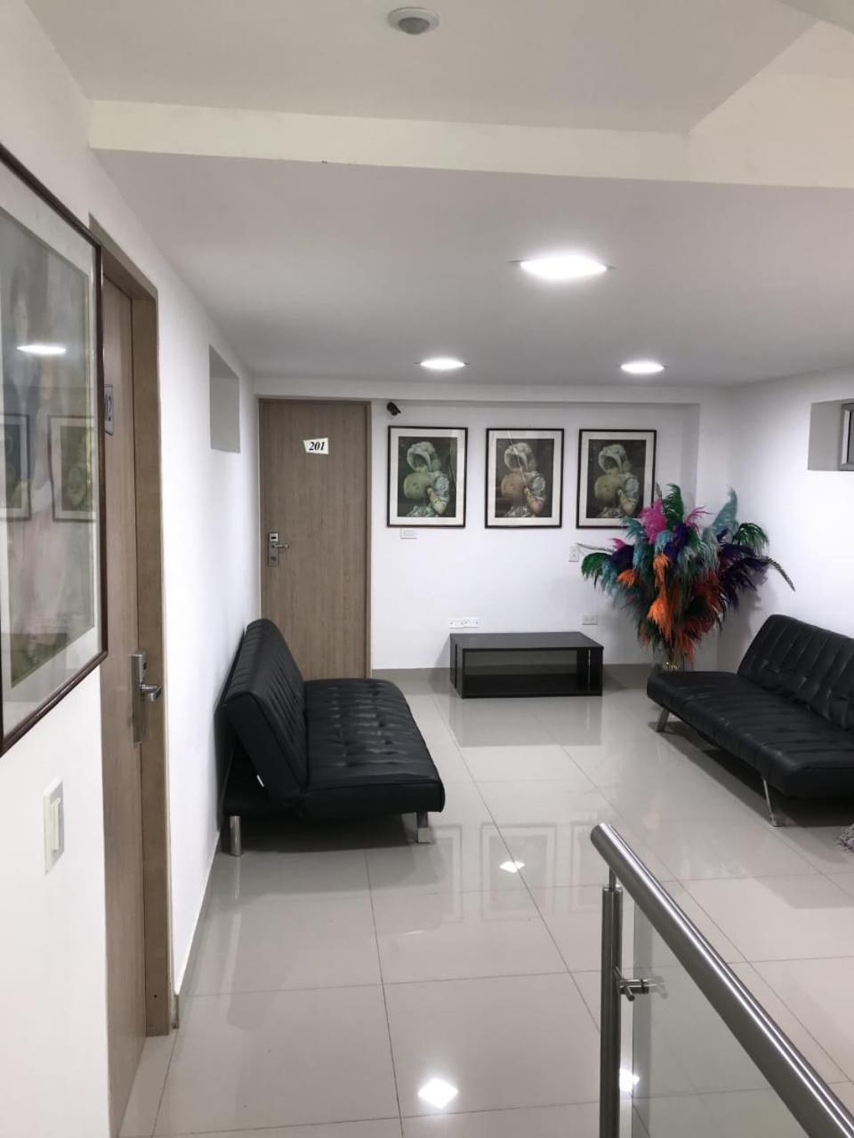Apartaestudios Laureles Медельин Экстерьер фото