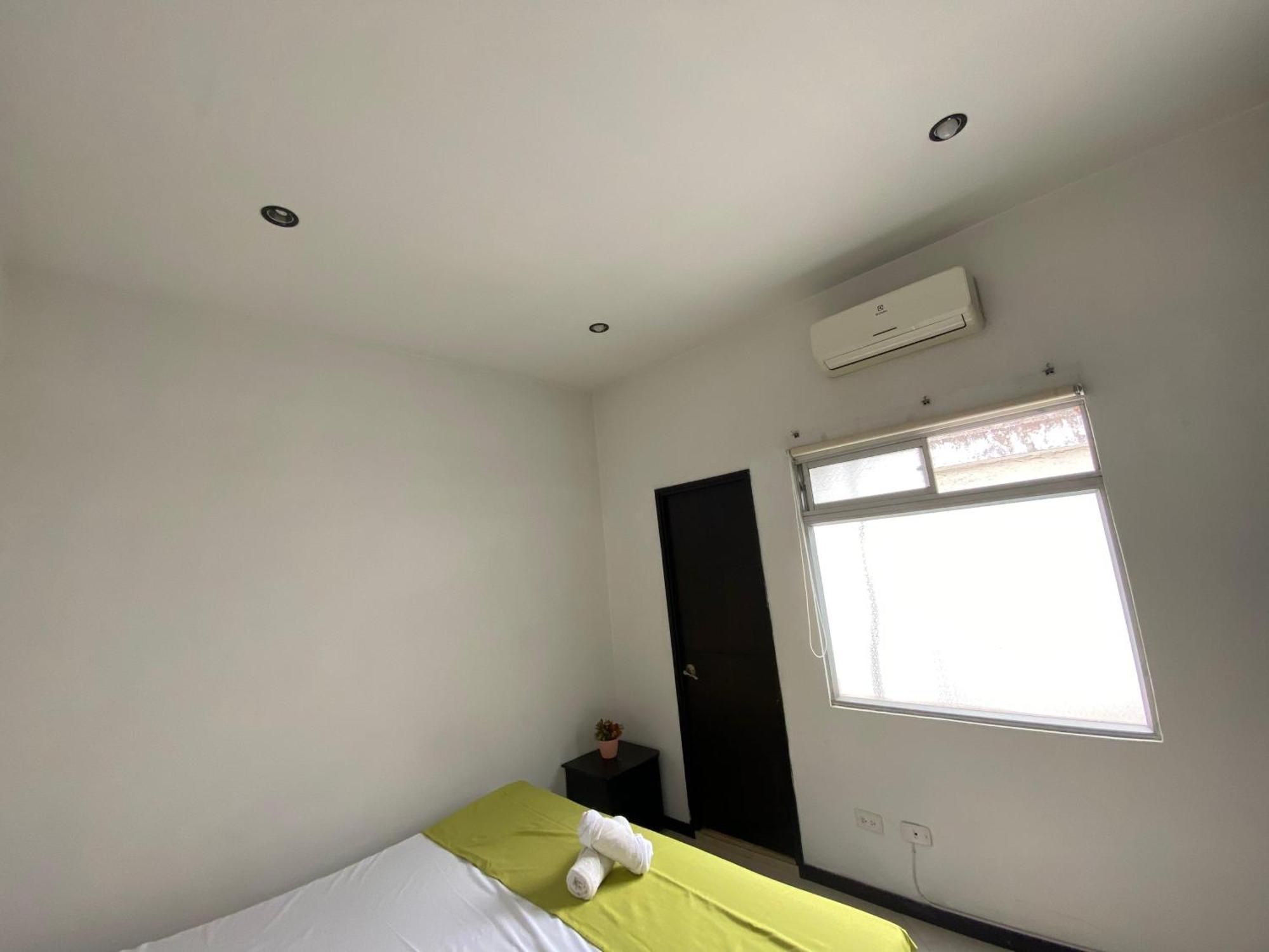 Apartaestudios Laureles Медельин Экстерьер фото