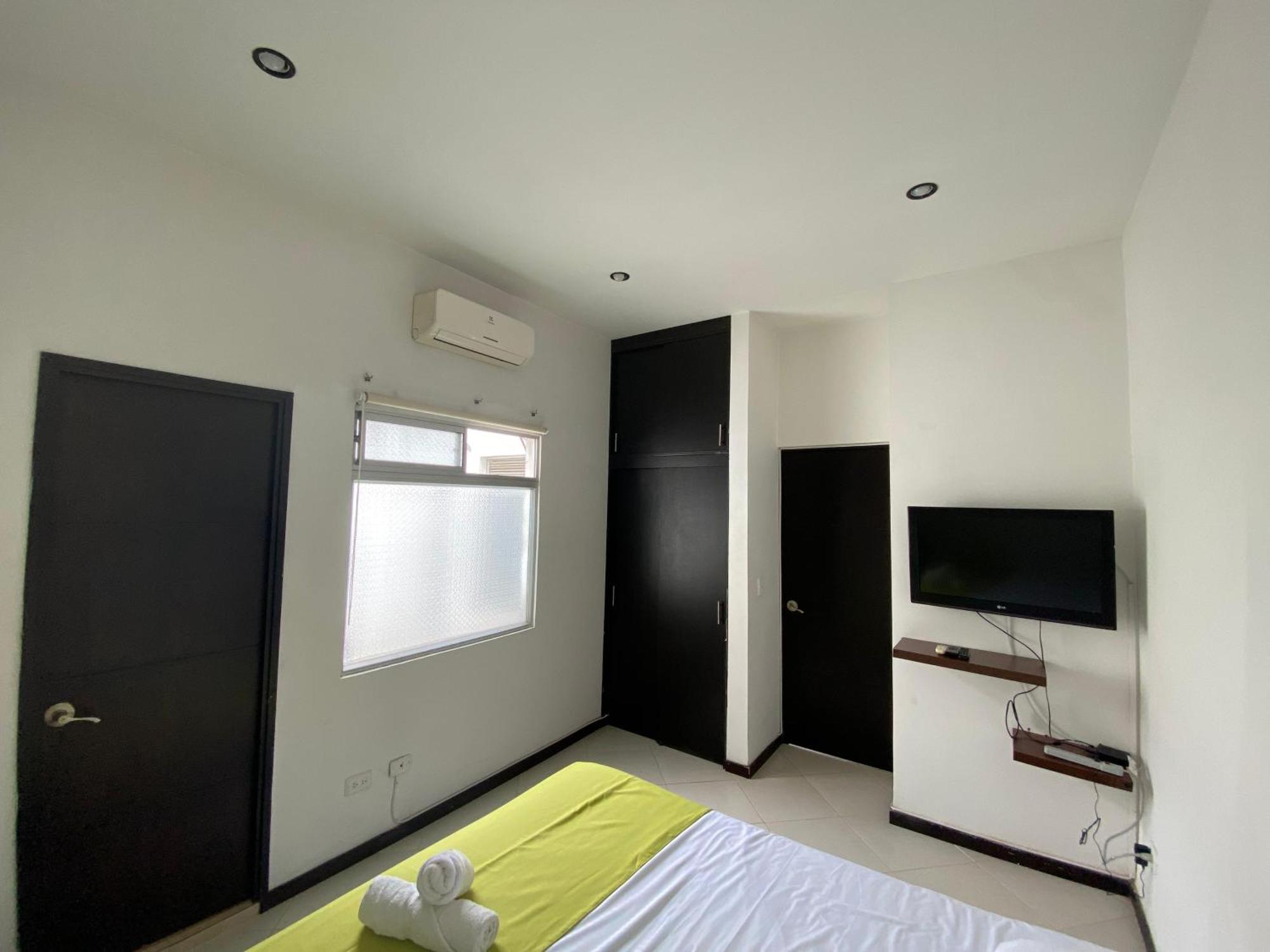 Apartaestudios Laureles Медельин Экстерьер фото