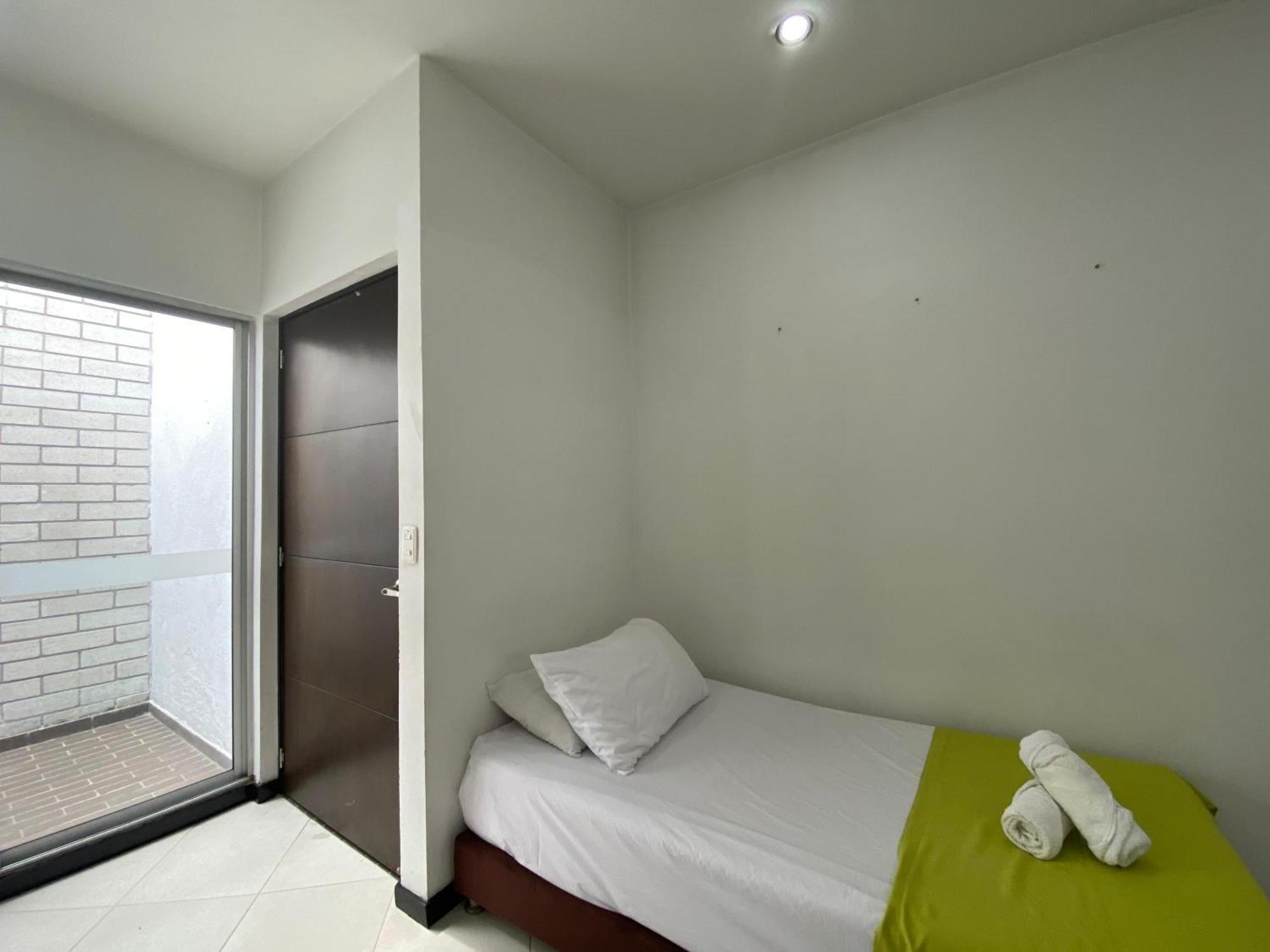 Apartaestudios Laureles Медельин Экстерьер фото