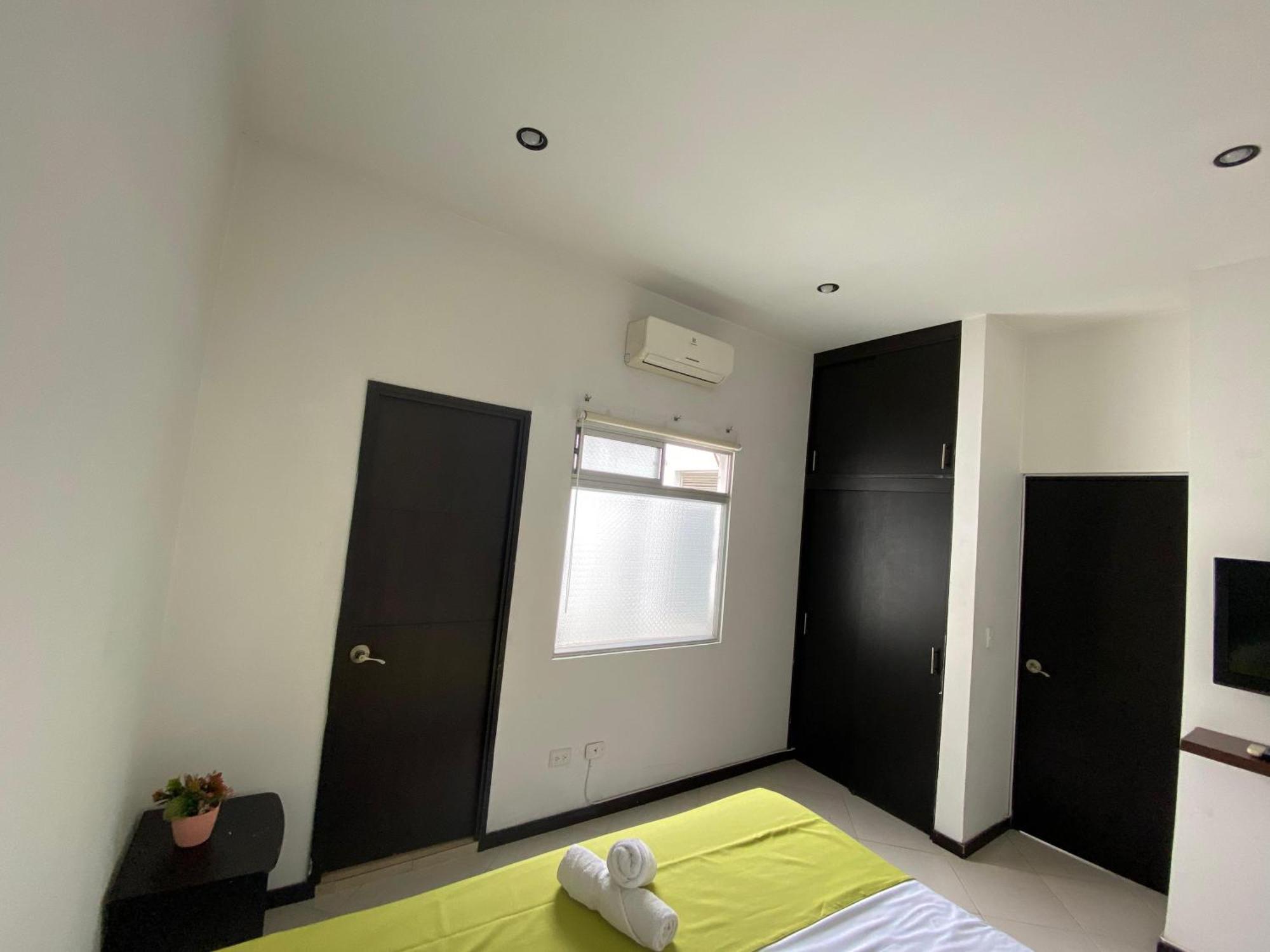 Apartaestudios Laureles Медельин Экстерьер фото
