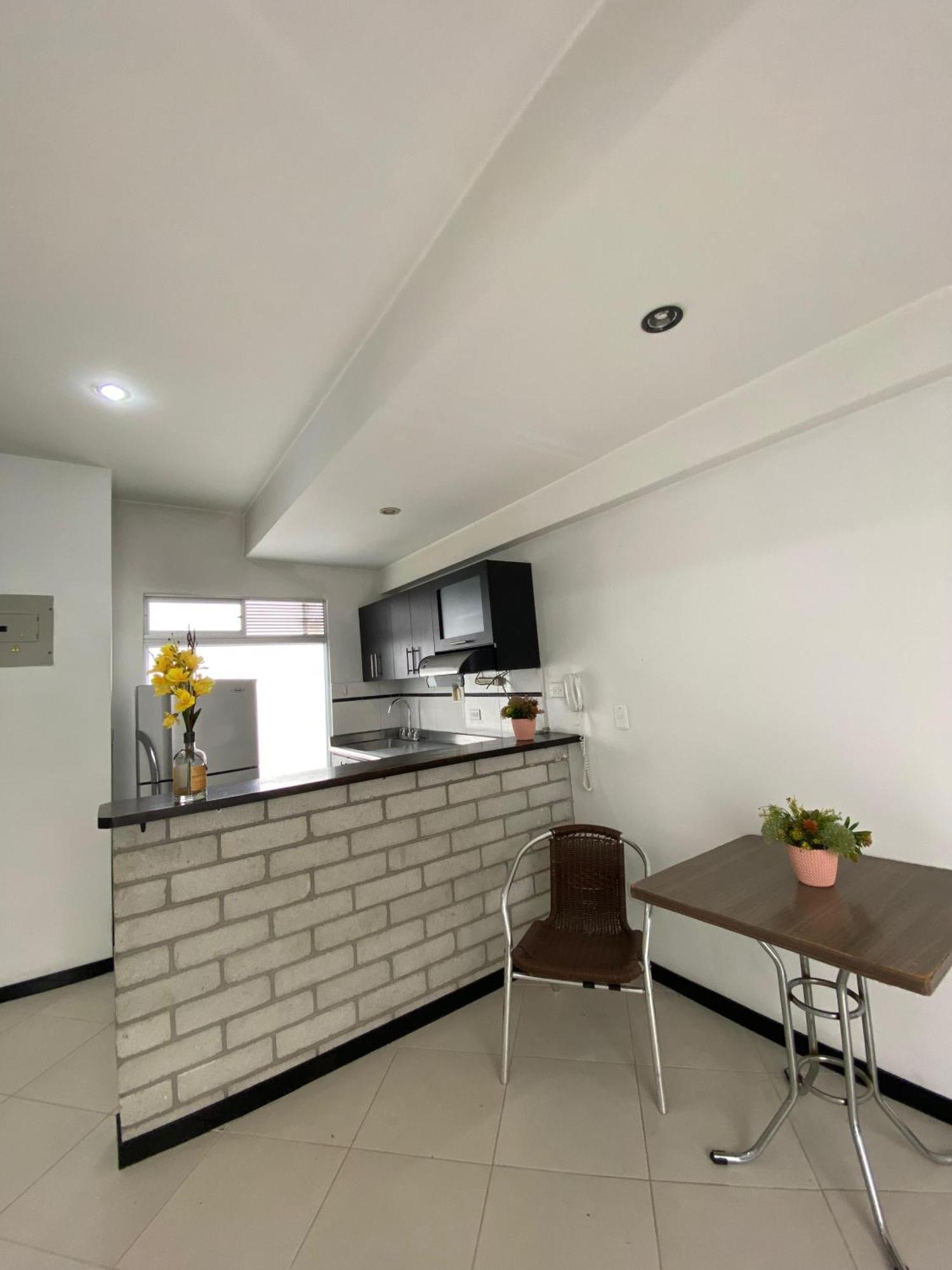 Apartaestudios Laureles Медельин Экстерьер фото