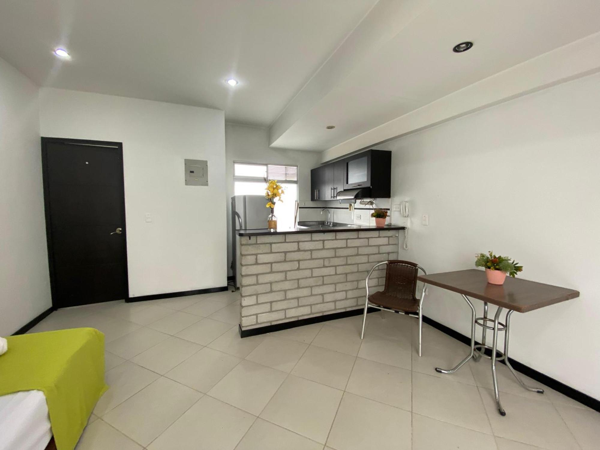 Apartaestudios Laureles Медельин Экстерьер фото