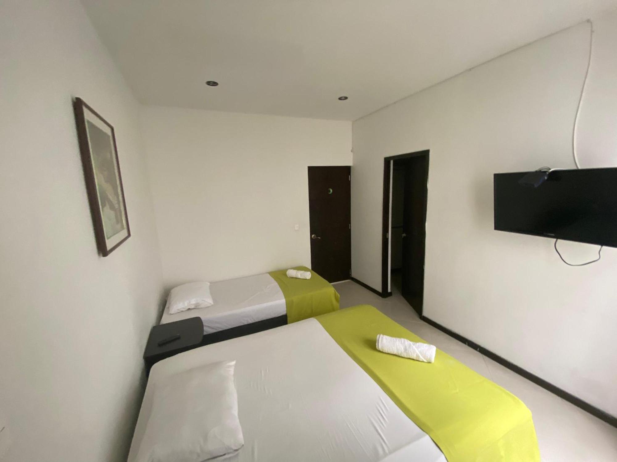 Apartaestudios Laureles Медельин Экстерьер фото