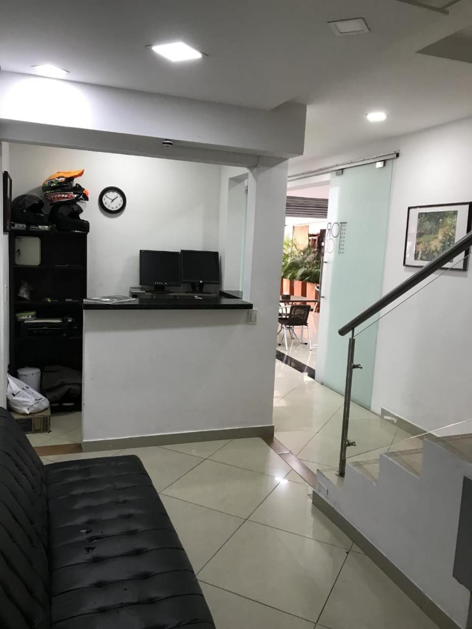 Apartaestudios Laureles Медельин Экстерьер фото