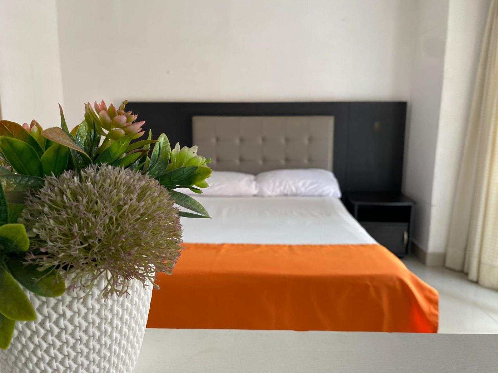 Apartaestudios Laureles Медельин Экстерьер фото